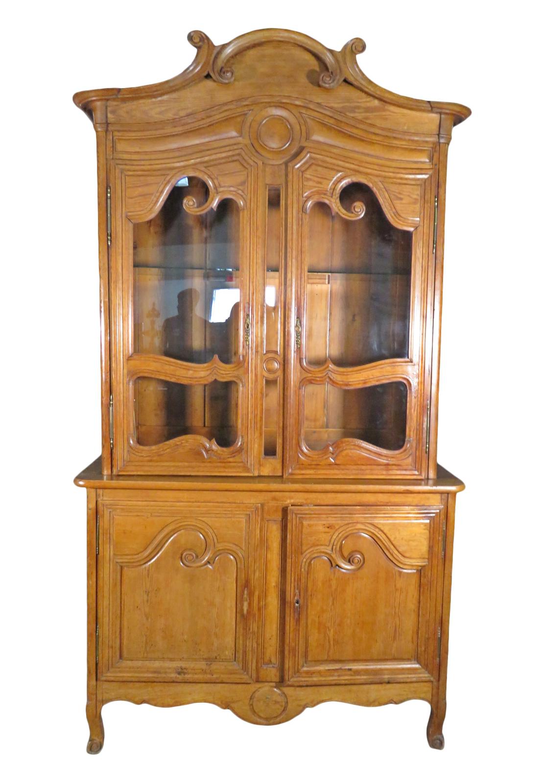 Antique French Carved Walnut Louis XV Lighted China Cabinet Vitrine, Circa 1890s