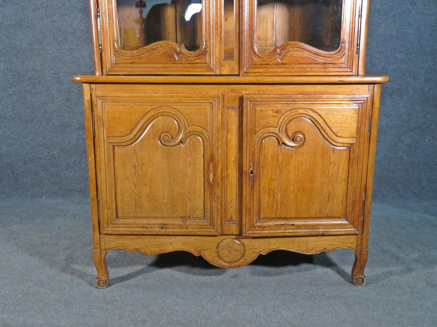 Antique French Carved Walnut Louis XV Lighted China Cabinet Vitrine, Circa 1890s