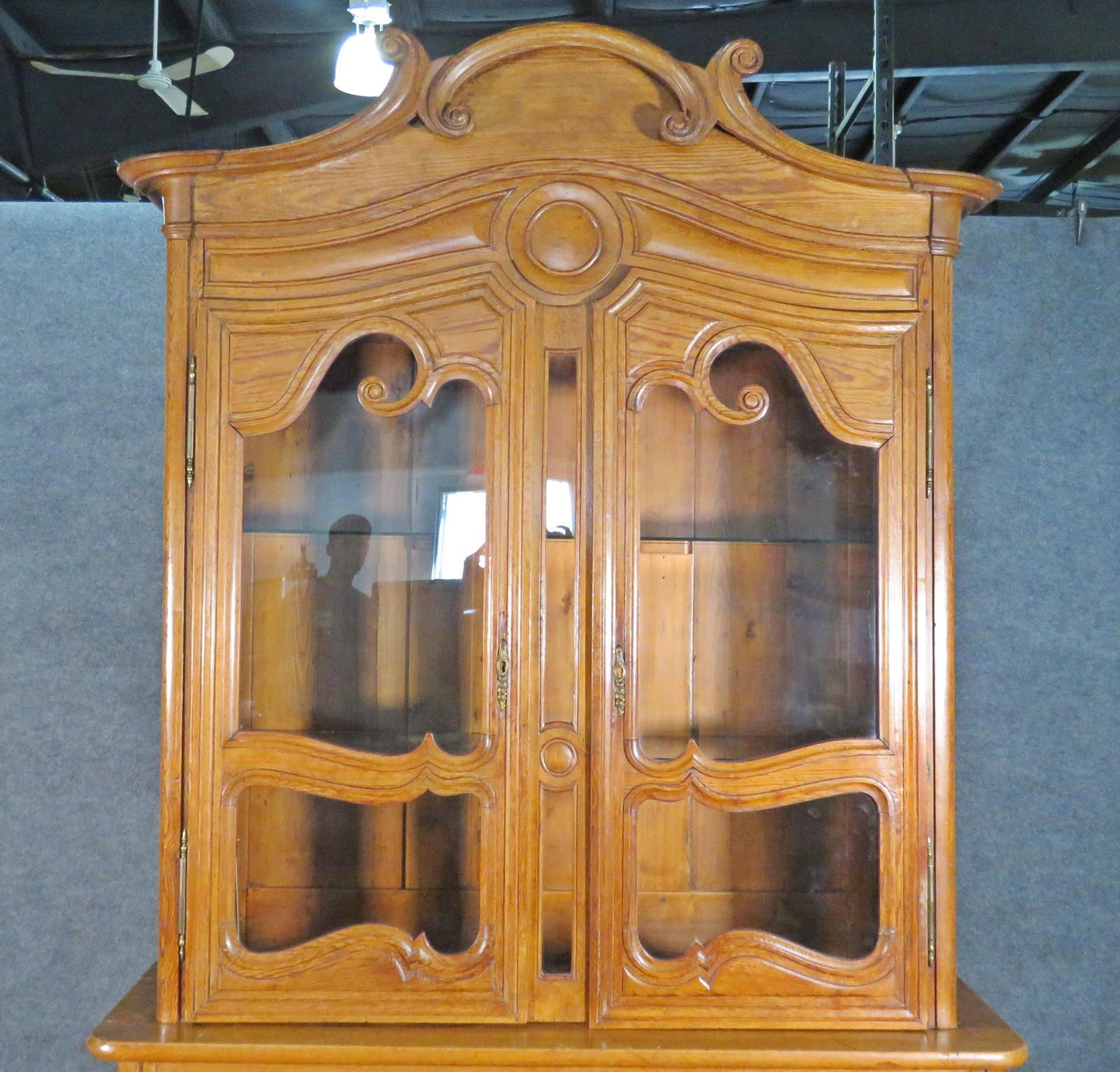 Antique French Carved Walnut Louis XV Lighted China Cabinet Vitrine, Circa 1890s