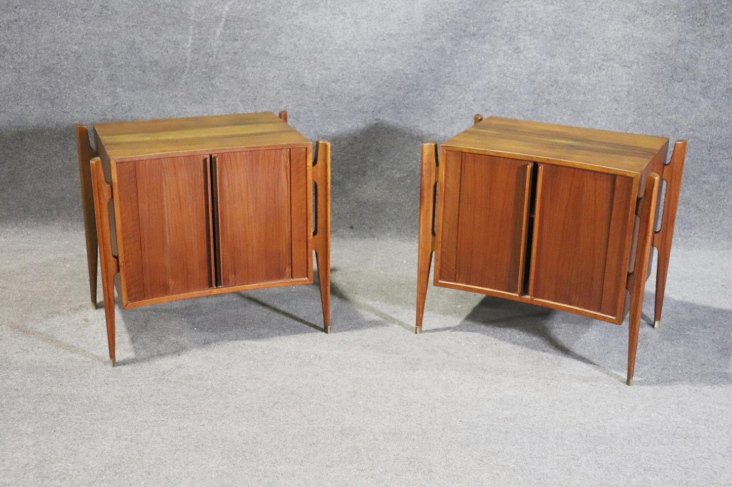 Rare Pair of Wlliam Hinn Figured Walnut Mid Century Modern Nightstands