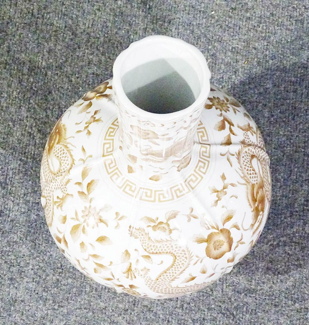 Chelsea House Chinese Asian Vase with Dragons