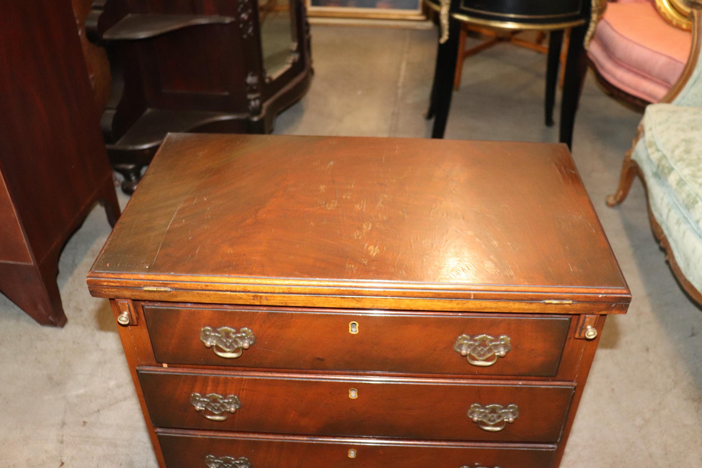 Fine Quality English Mahogany Georgian Style Bachelors Chest Nightstand