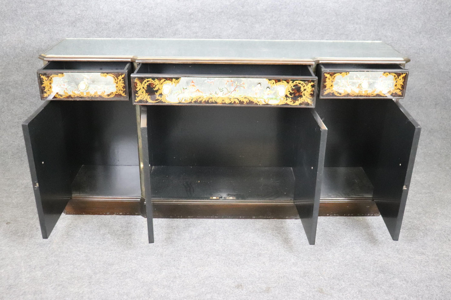 Superb Italian Silver Leaf Chinoiserie Painted Eglomise Sideboard Buffet