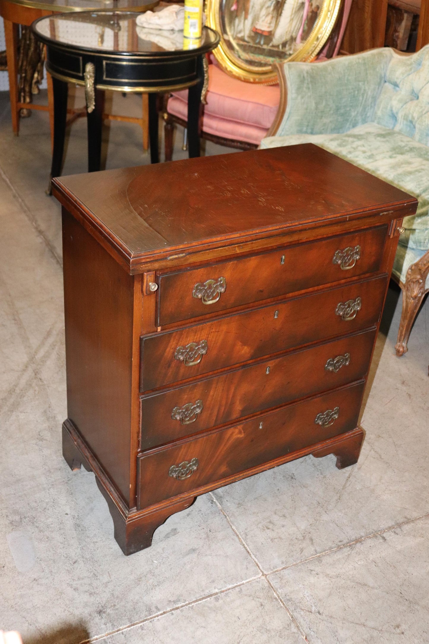 Fine Quality English Mahogany Georgian Style Bachelors Chest Nightstand