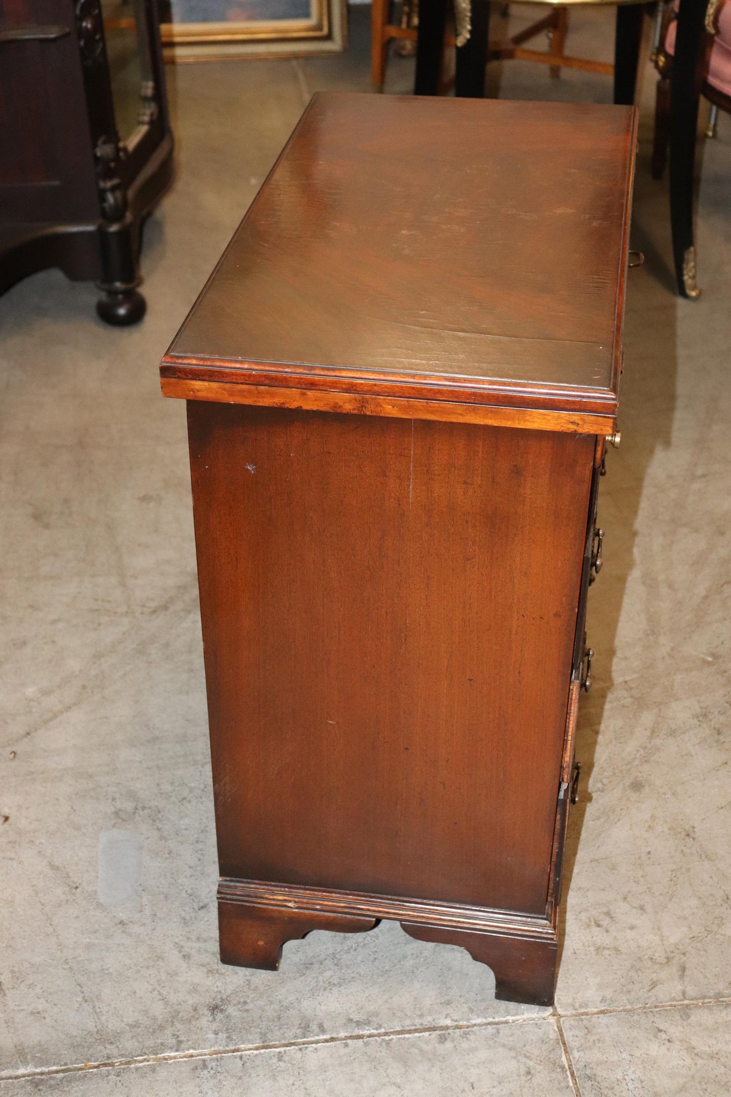 Fine Quality English Mahogany Georgian Style Bachelors Chest Nightstand