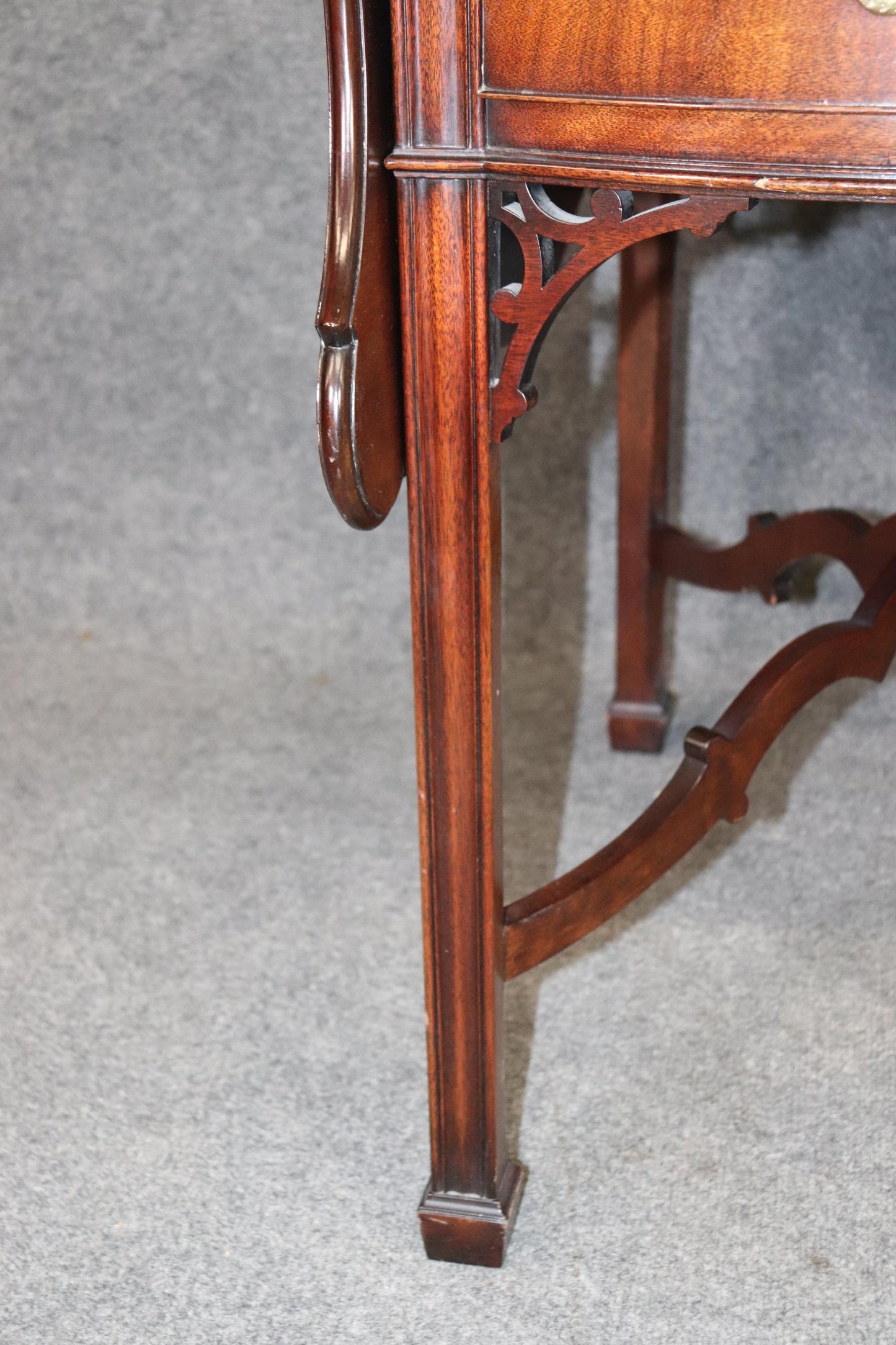 Solid Mahogany Kindel Winterthur Collection Chippendale Drop Leaf Table