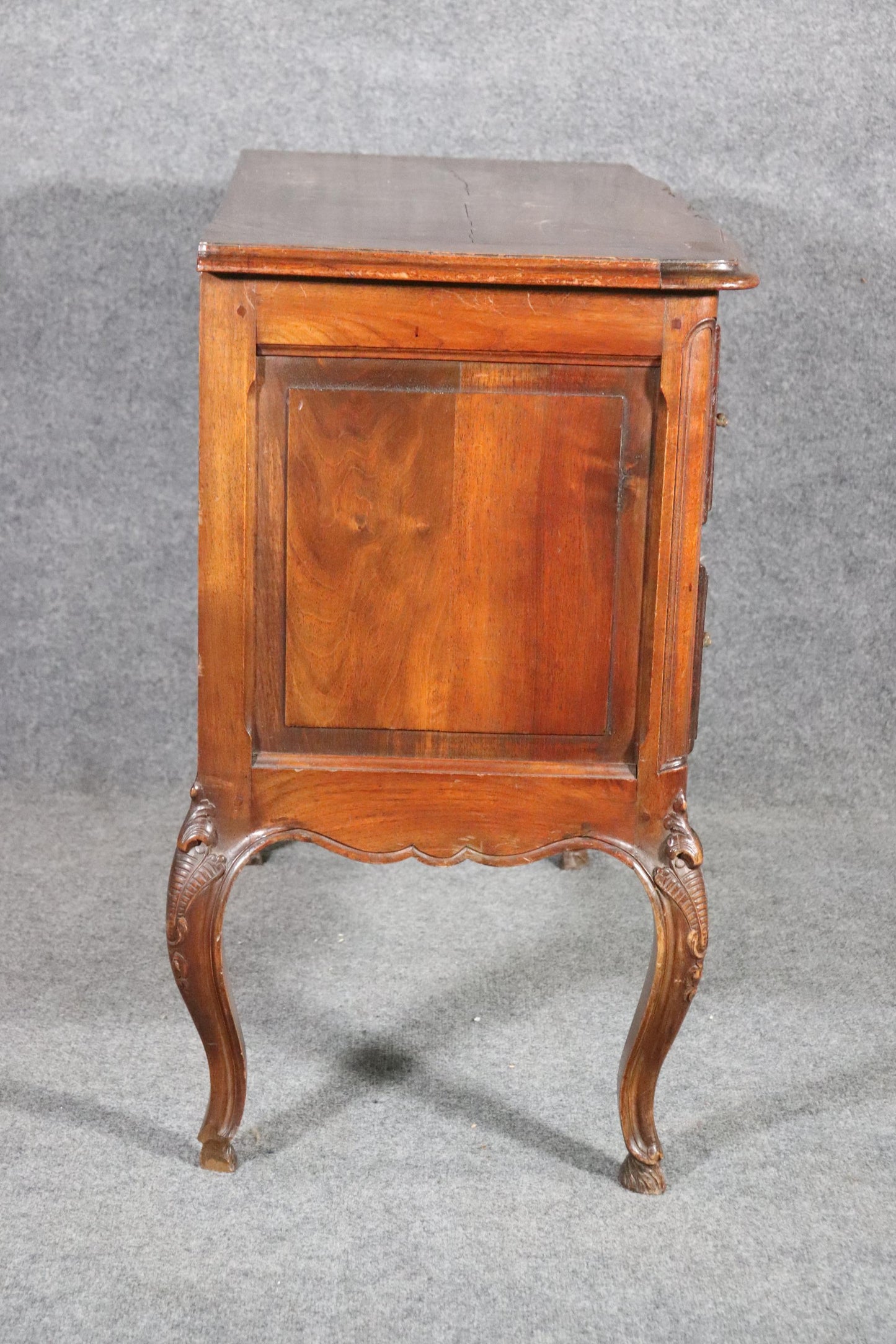 Fine Quality Handmade Carved Walnut French Louis XV Commode, circa 1920