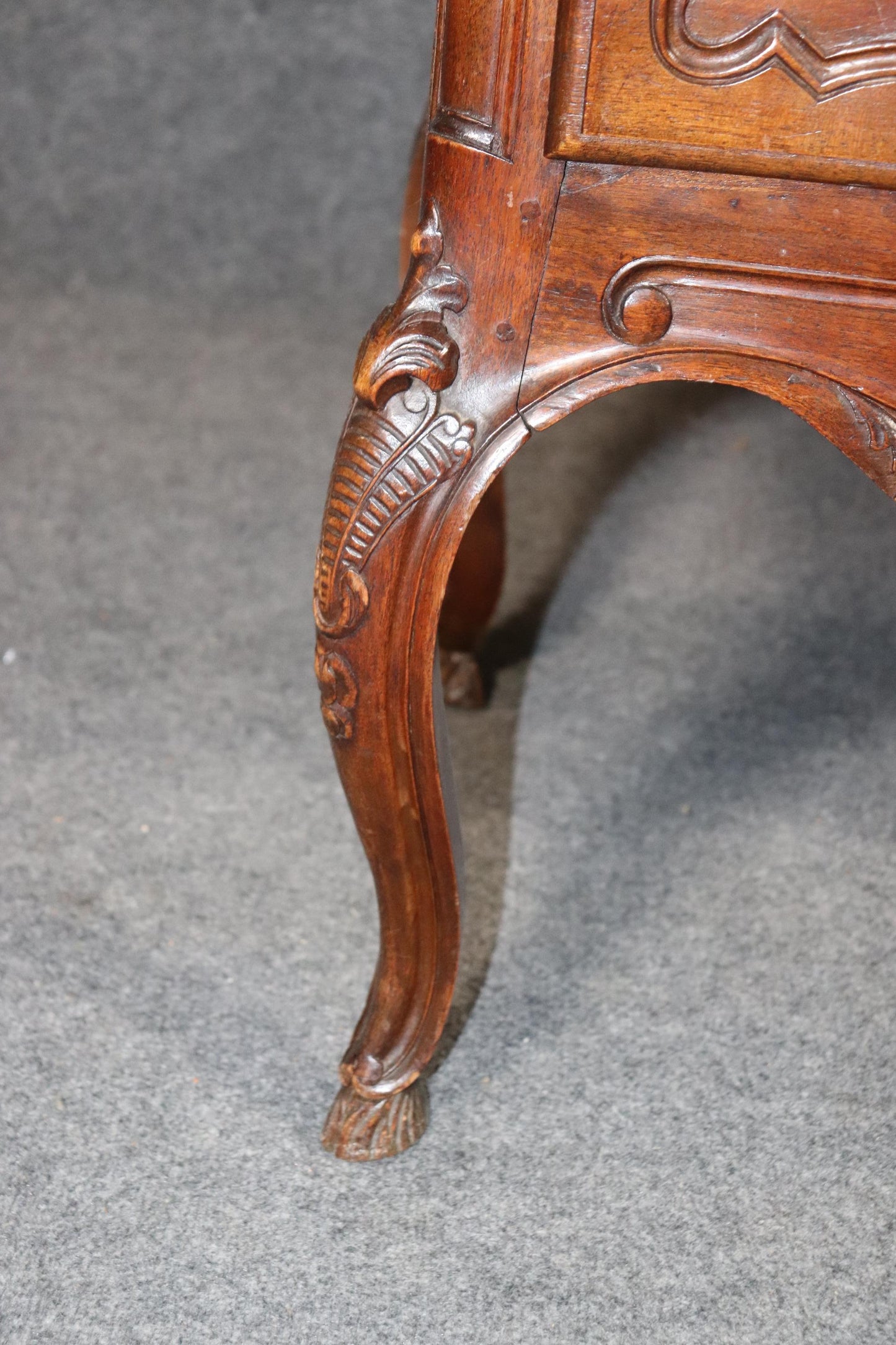 Fine Quality Handmade Carved Walnut French Louis XV Commode, circa 1920