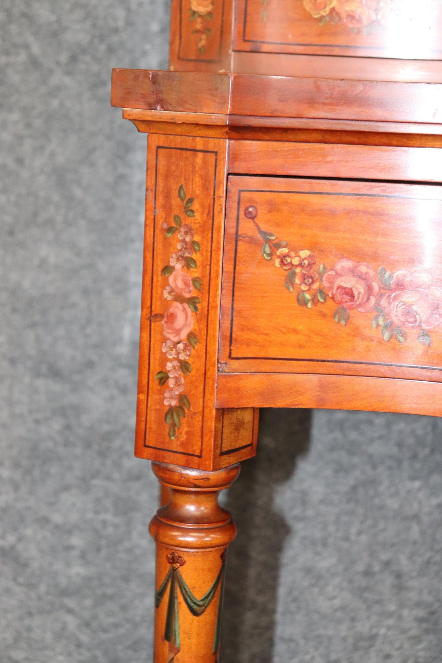 Fine Quality Gillow & Co Satinwood Paint Decorated Ladies Vanity Circa 1890s