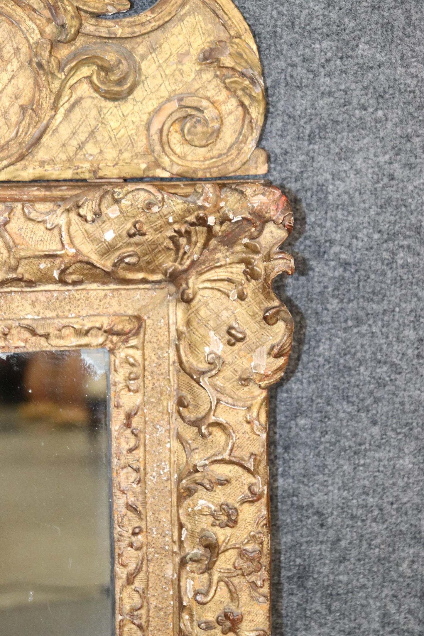 Very Rare early 18th Century Period French Louis XIV Giltwood Mirror with Birds