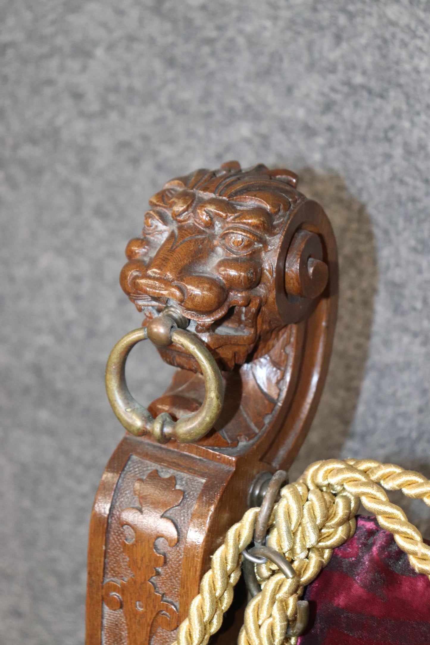 Fine Pair Carved Walnut Italian Made Lion Head Savonarolla Chairs