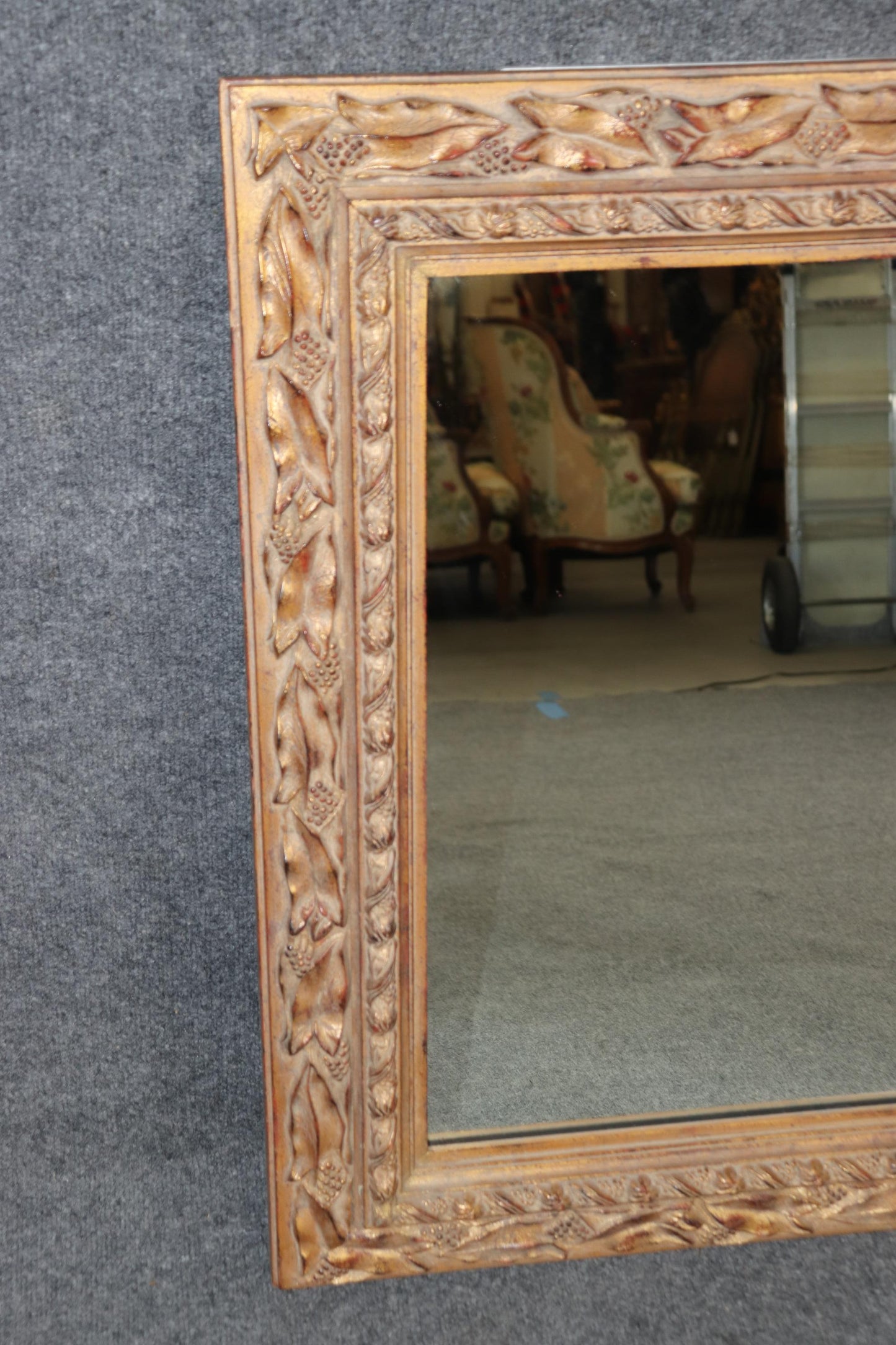 Fine Quality Carved Italian Giltwood Wall Mirror