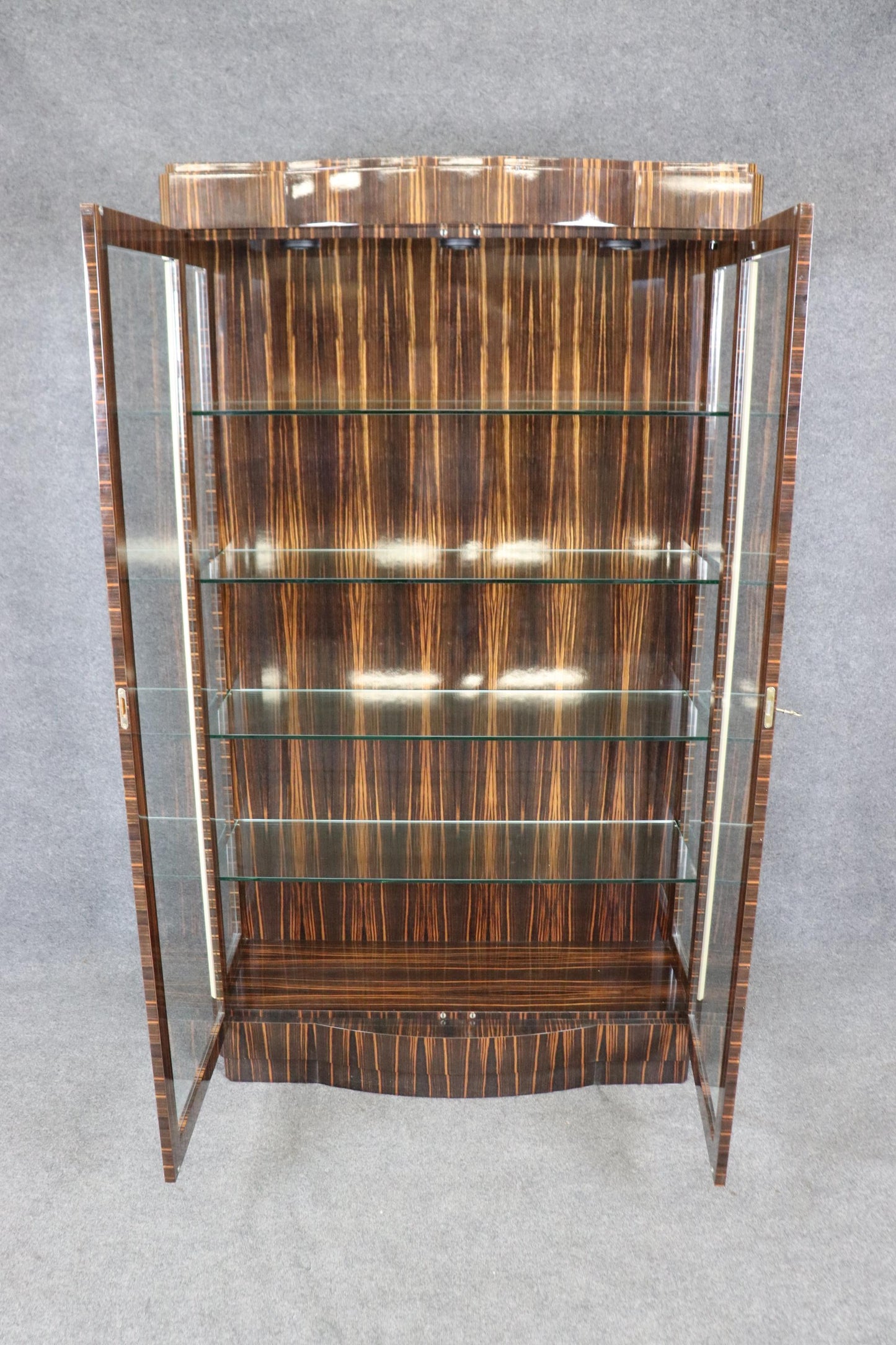 Macassar Ebony Lighted Contemporary French-Made Art Deco Vitrine Manner Ruhlmann