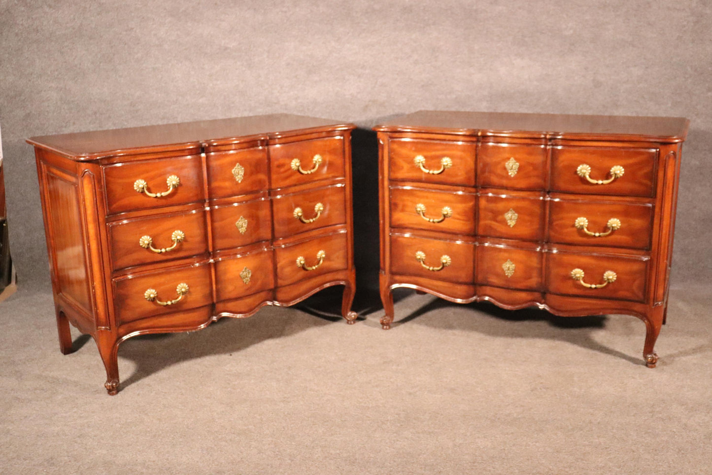 Pair High Quality Walnut French Louis XV Style Commodes Dressers, Circa 1960