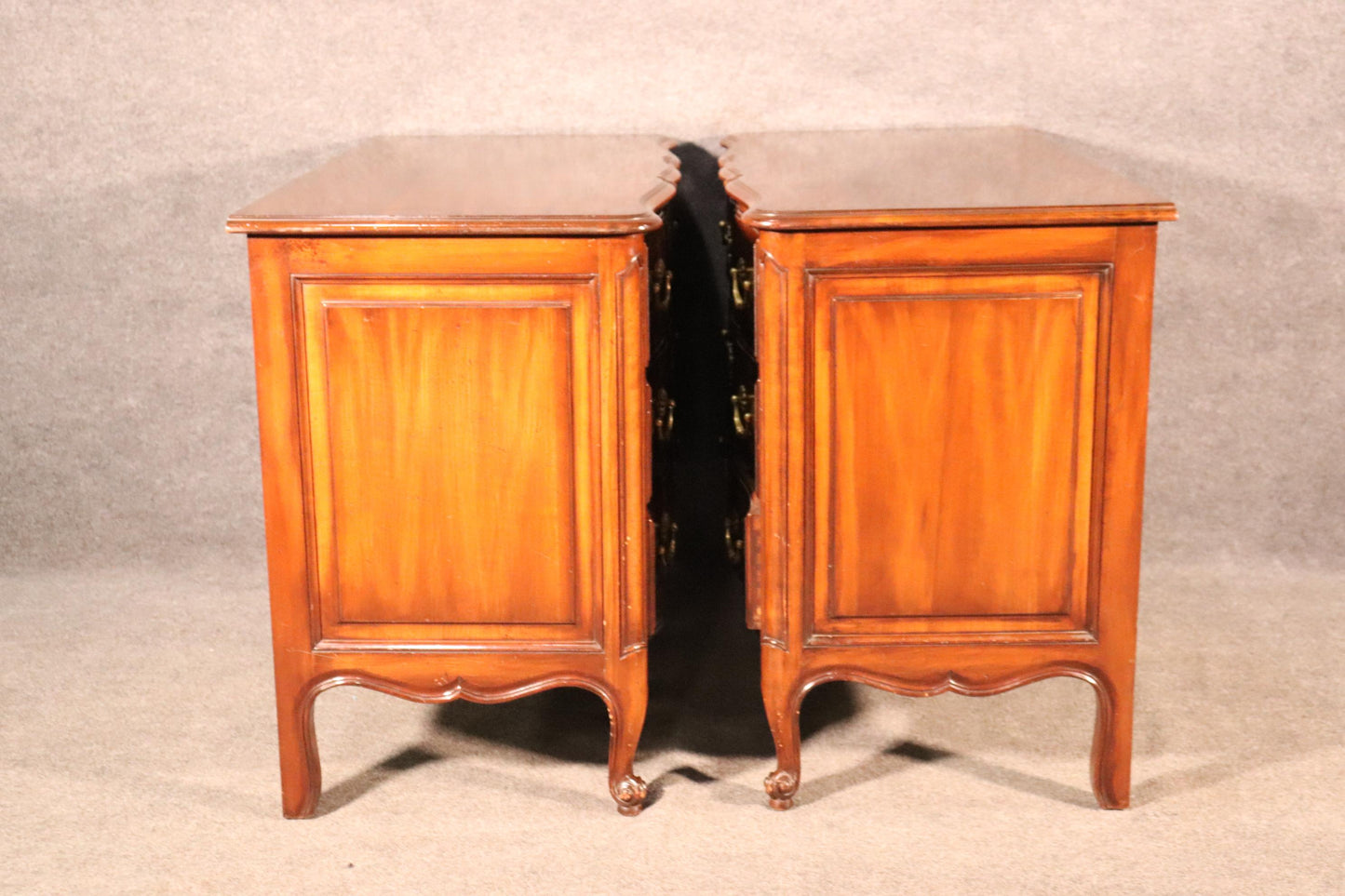 Pair High Quality Walnut French Louis XV Style Commodes Dressers, Circa 1960