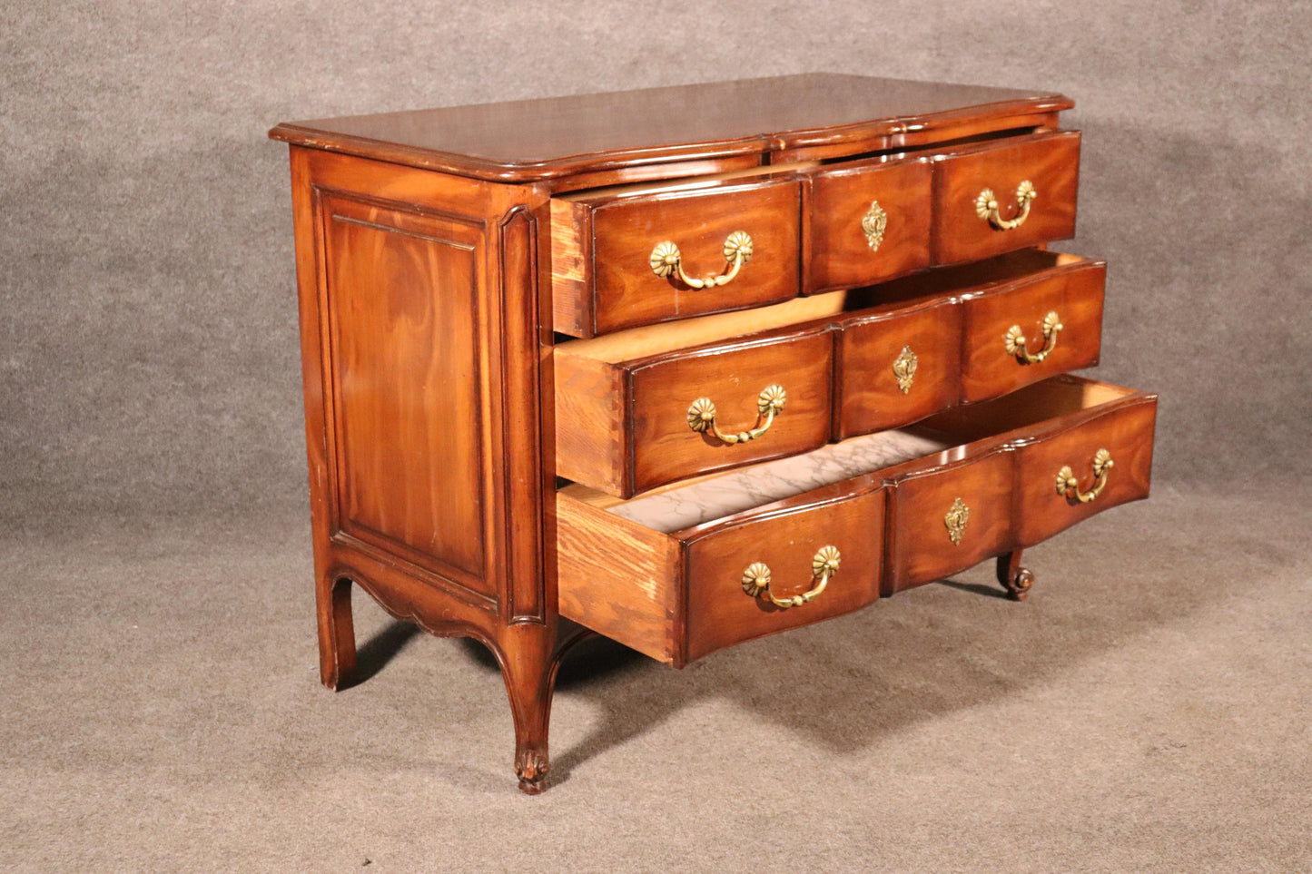 Pair High Quality Walnut French Louis XV Style Commodes Dressers, Circa 1960