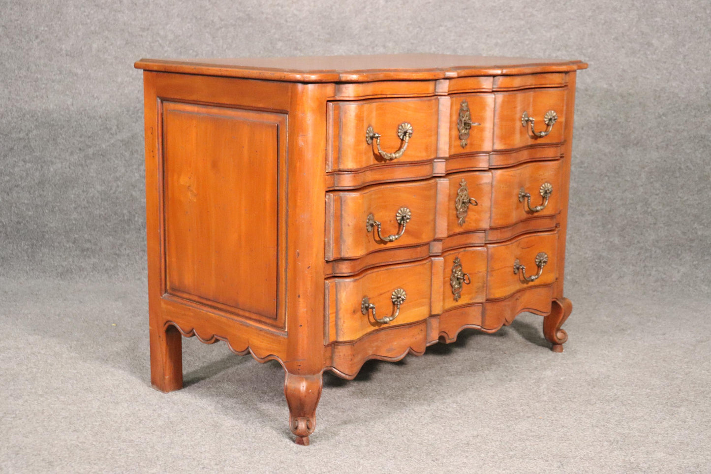 Nice Quality French Provincial Louis XV Commode Dresser