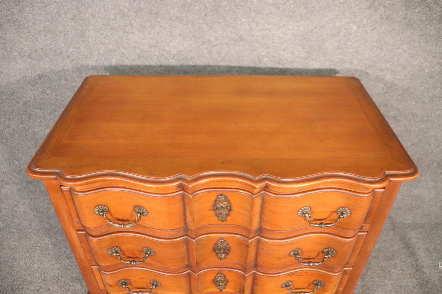 Nice Quality French Provincial Louis XV Commode Dresser