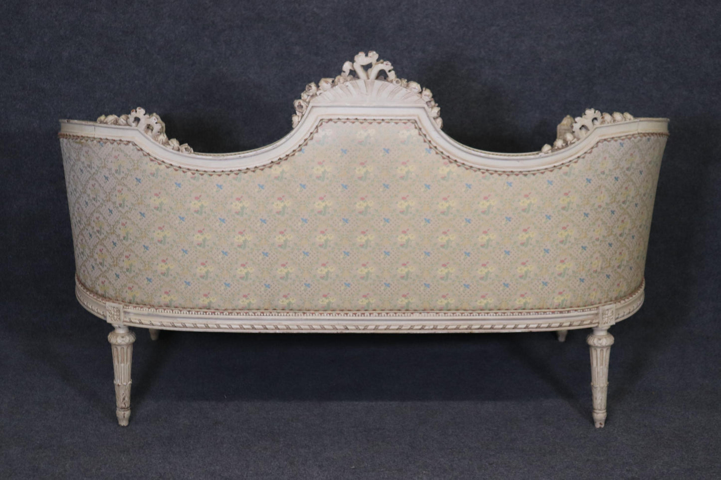 Superb Quality Painted French Louis XVI Settee with Wedgwood Plaque, circa 1900