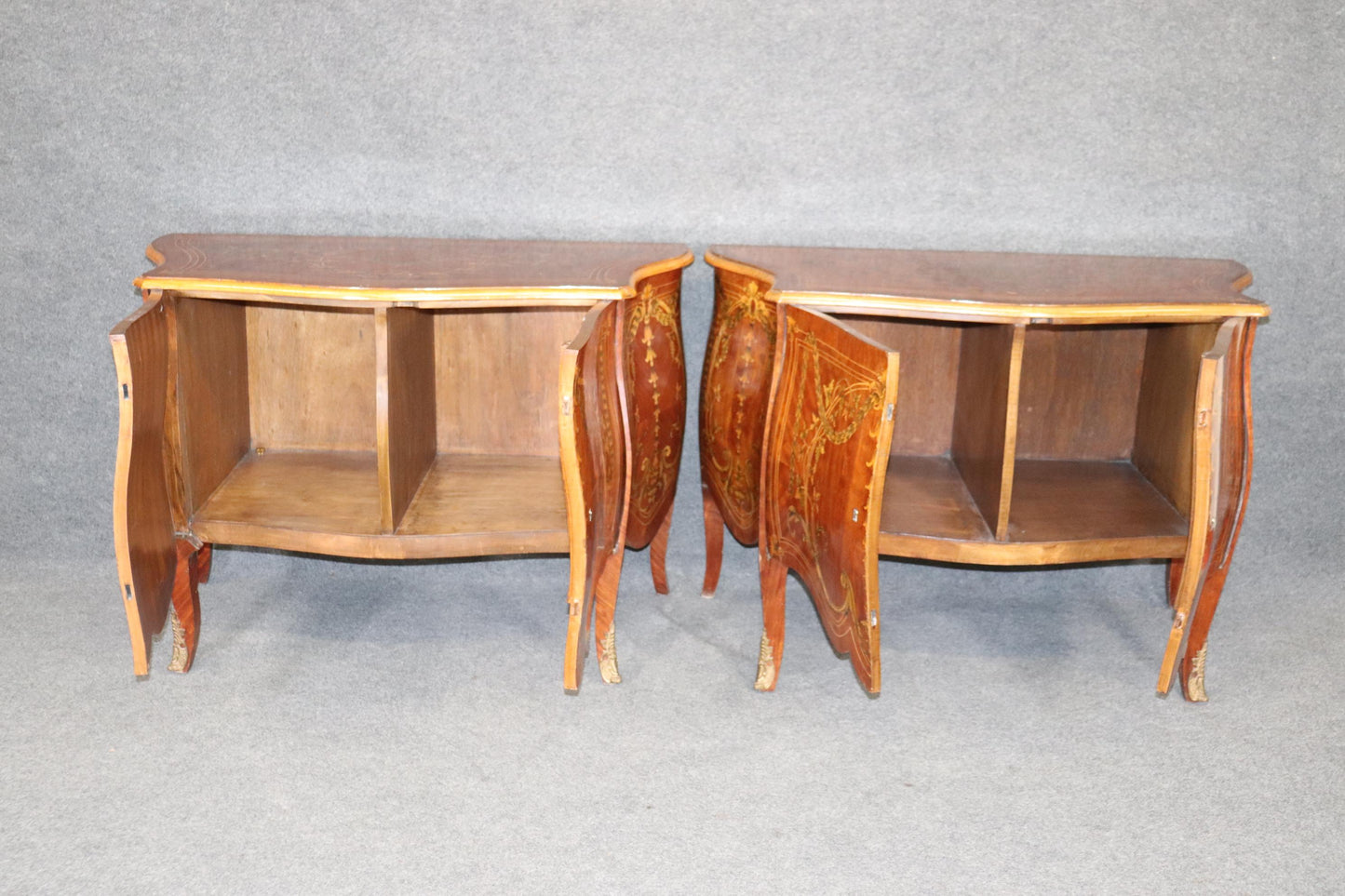 Pair Large Scale Italian Maggiolini Inlaid Bombe Louis XV Commodes