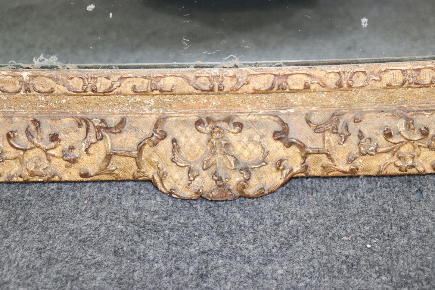 Very Rare early 18th Century Period French Louis XIV Giltwood Mirror with Birds