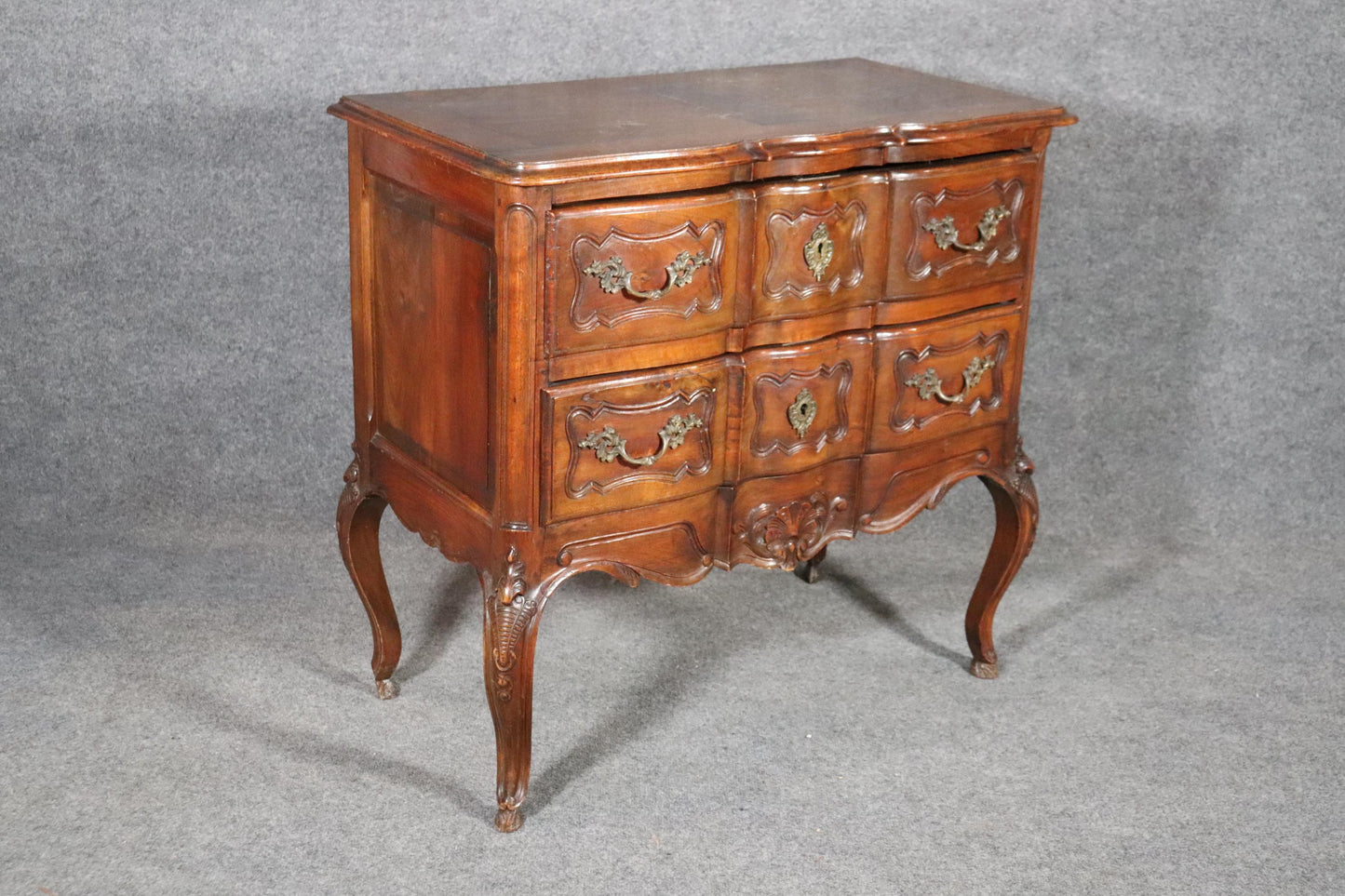 Fine Quality Handmade Carved Walnut French Louis XV Commode, circa 1920