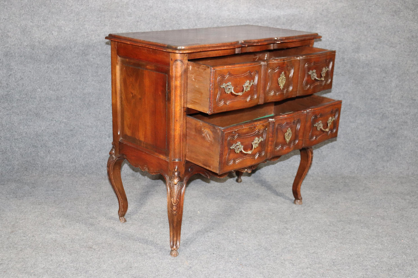 Fine Quality Handmade Carved Walnut French Louis XV Commode, circa 1920