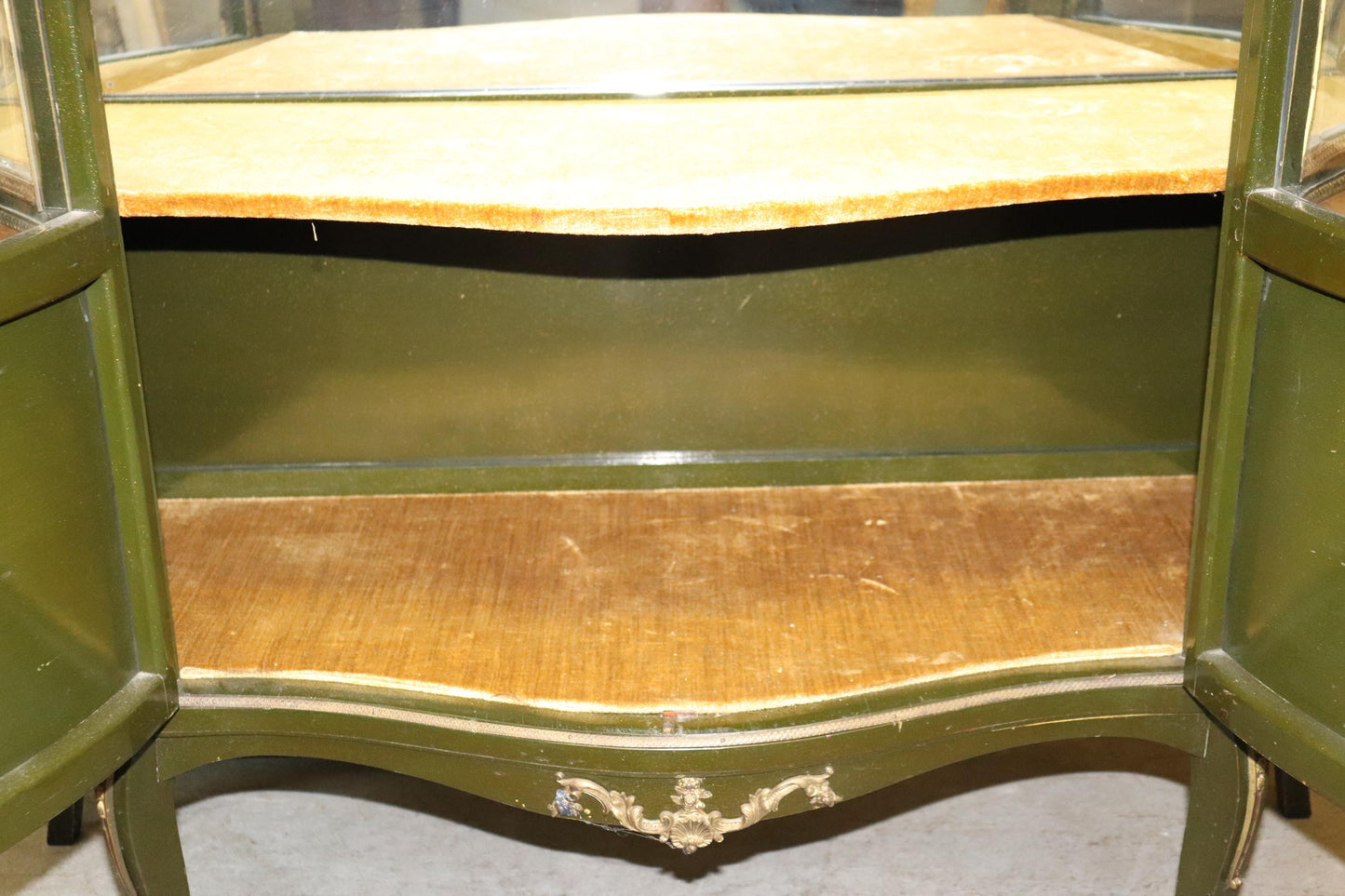 Dark Green Vernis Martin Painted French Bronze Mounted Vitrine, circa 1920