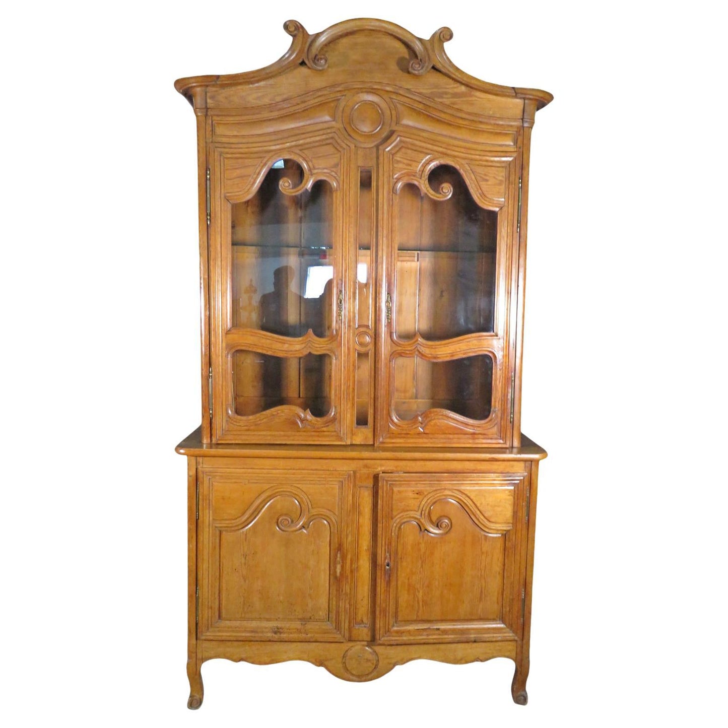 Antique French Carved Walnut Louis XV Lighted China Cabinet Vitrine, Circa 1890s