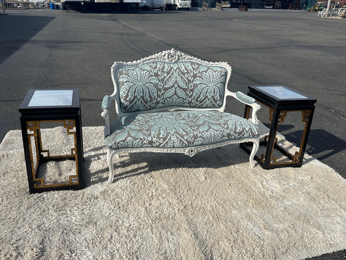 Outstanding French 1870s era Louis XV Thibaut Velvet Damask White Painted Settee