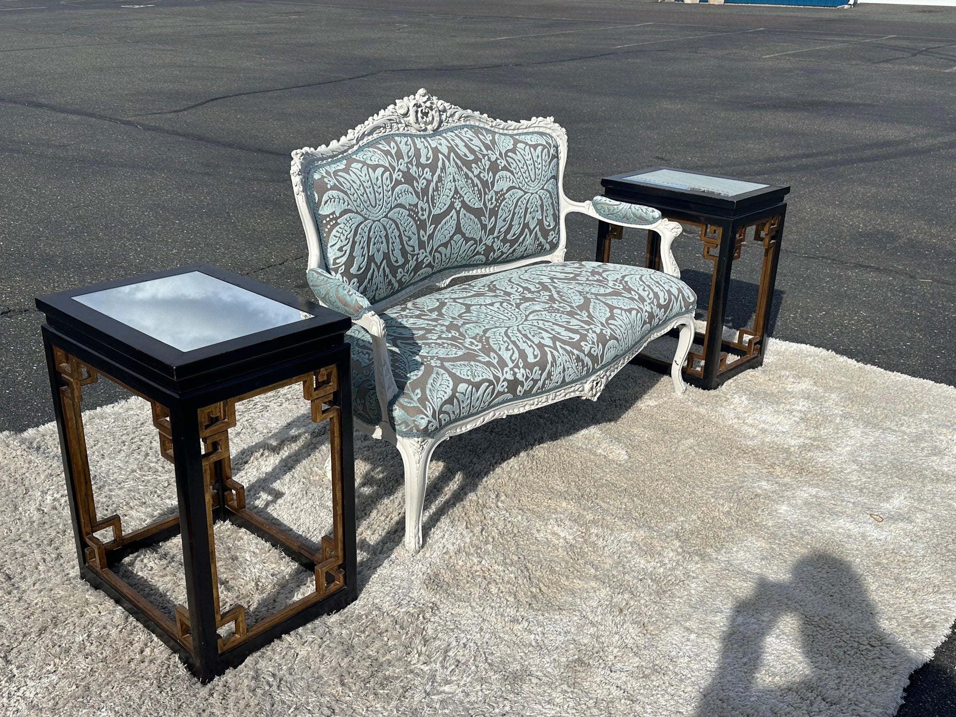 Outstanding French 1870s era Louis XV Thibaut Velvet Damask White Painted Settee