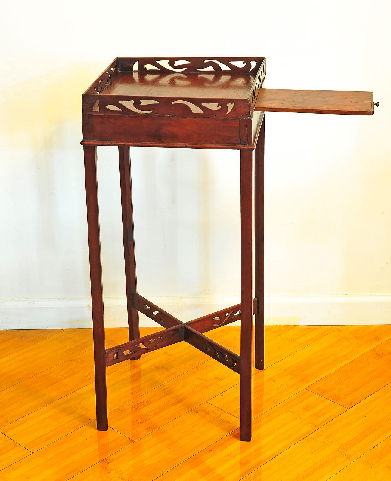 18th Century Antique English Chippendale Mahogany Urn Candle Stand Table