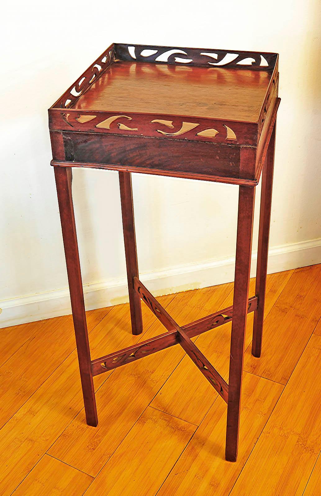 18th Century Antique English Chippendale Mahogany Urn Candle Stand Table