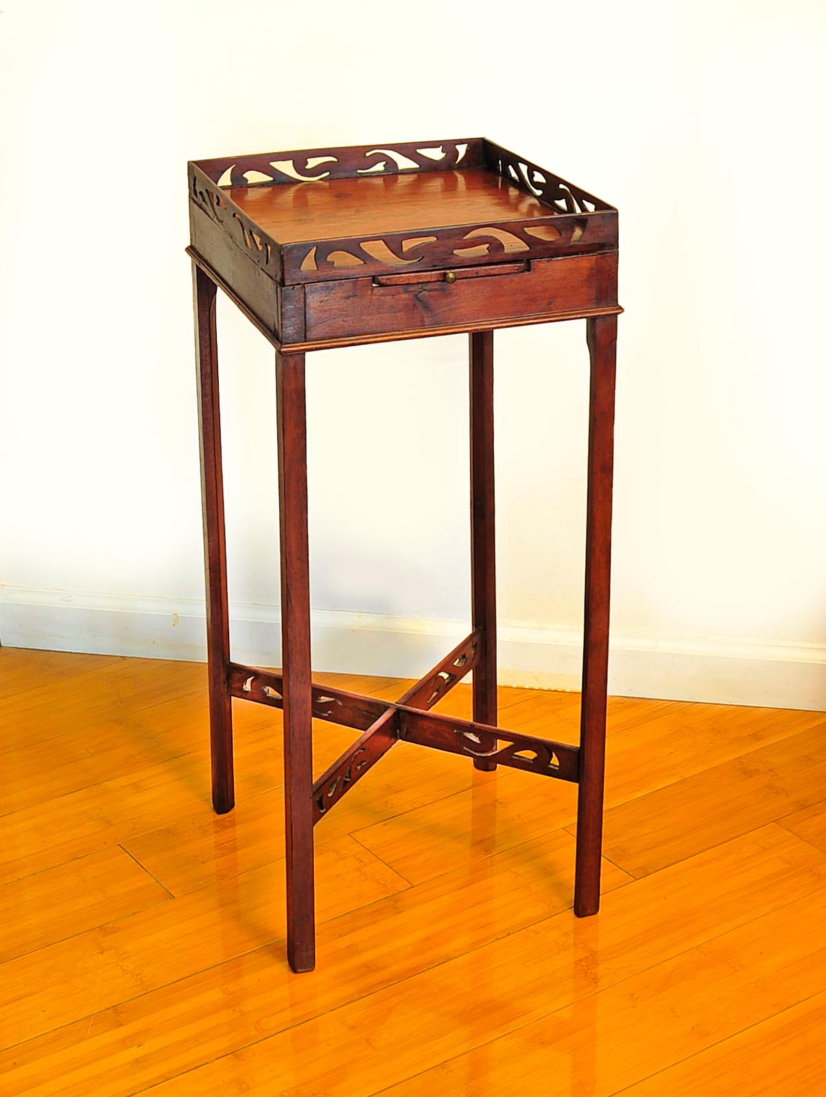 18th Century Antique English Chippendale Mahogany Urn Candle Stand Table