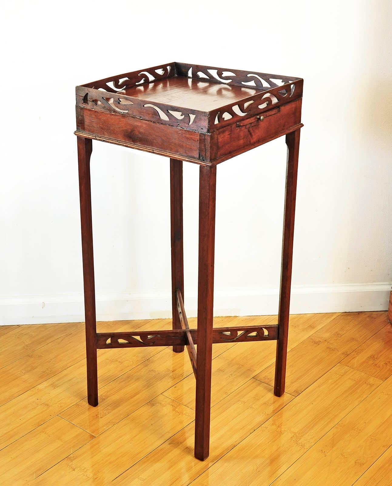 18th Century Antique English Chippendale Mahogany Urn Candle Stand Table